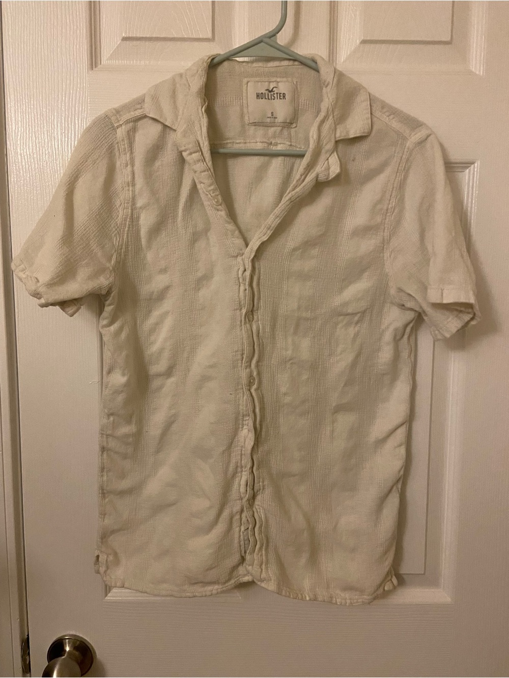 Hollister Men’s Short-Sleeve Cream Button-Up Shirt